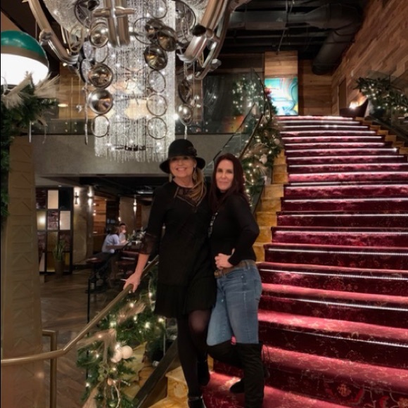 Meet your Posher, Deb - Picture 5 of 8